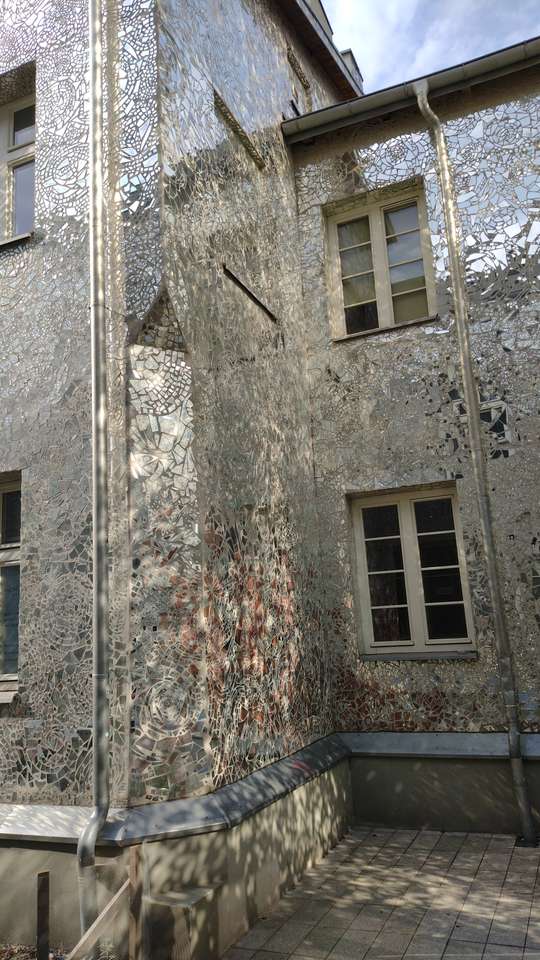 Lustrzana mozaika na fasadzie budynku - Łódź puzzle online