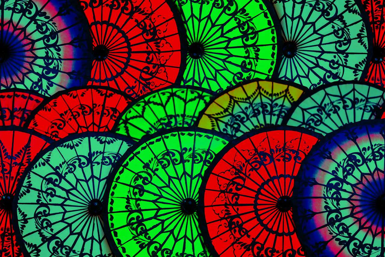 Kolorowe parasole przeciwsłoneczne puzzle online ze zdjęcia