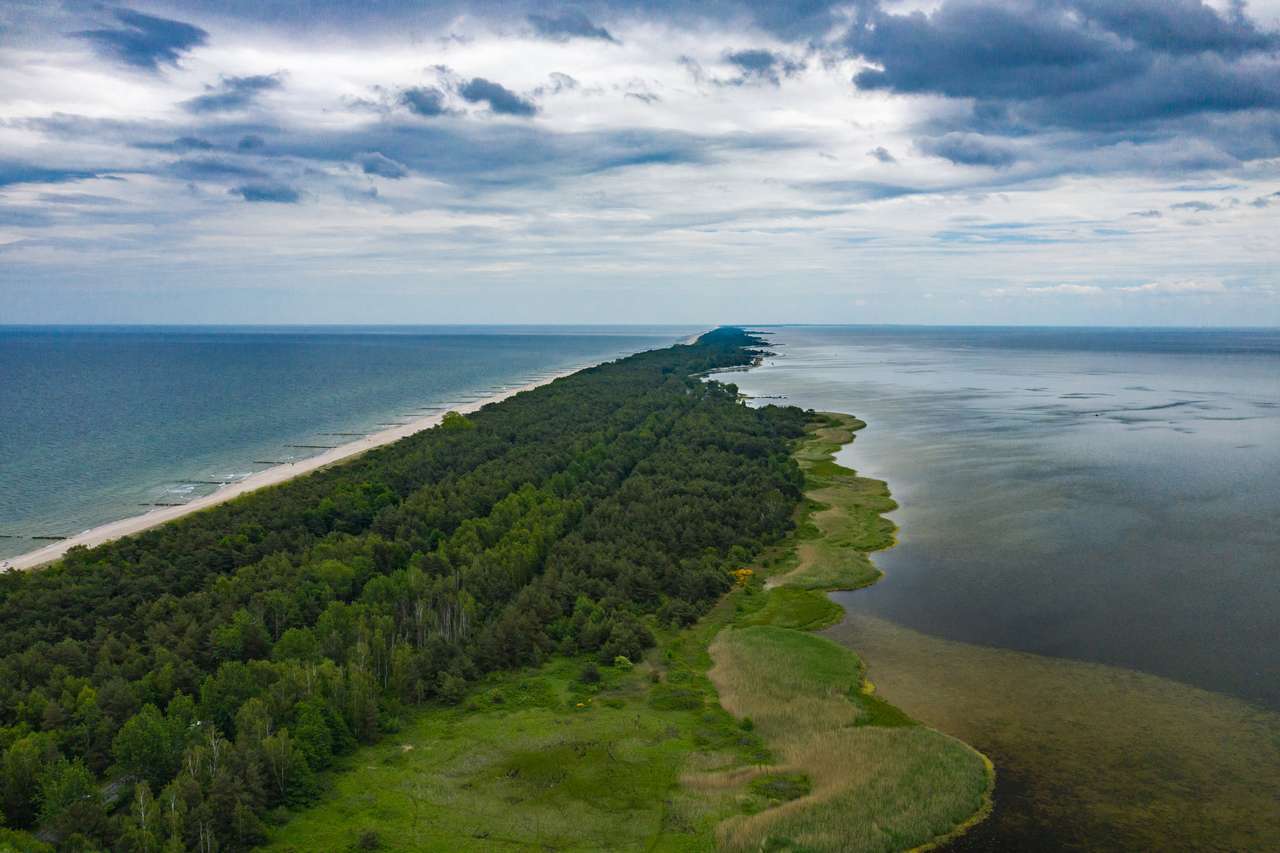 Widok z lotu ptaka na plażę Chałupy, Polska puzzle online ze zdjęcia