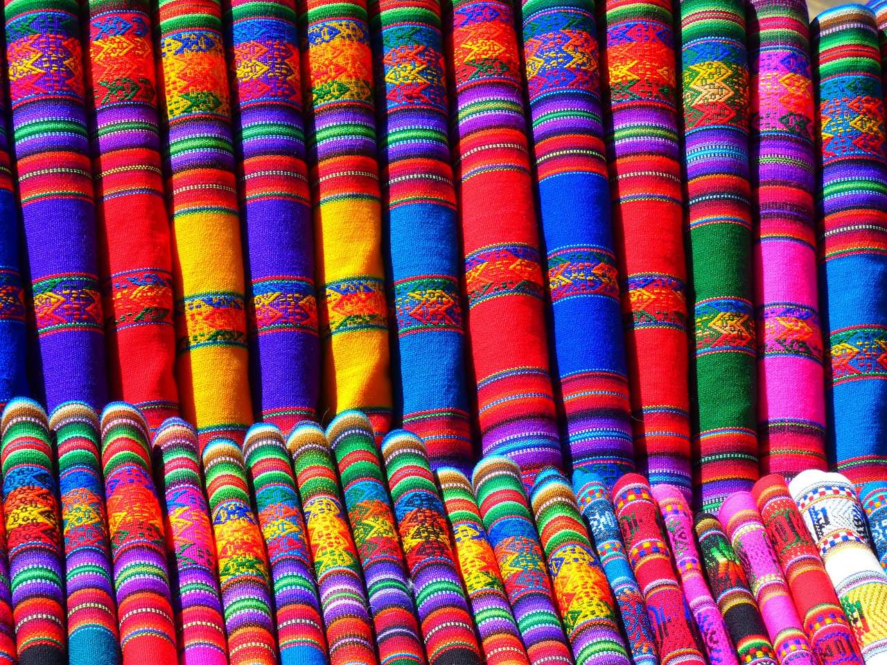 Kolorowa tkanina z Ameryki Południowej puzzle online