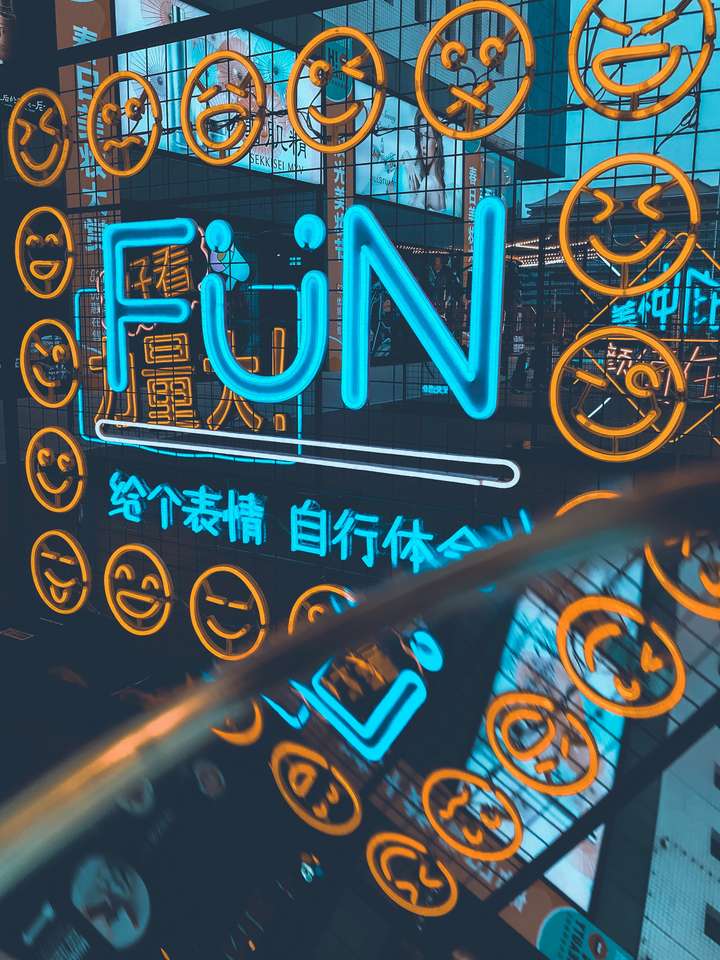neonowa tablica emoji puzzle online
