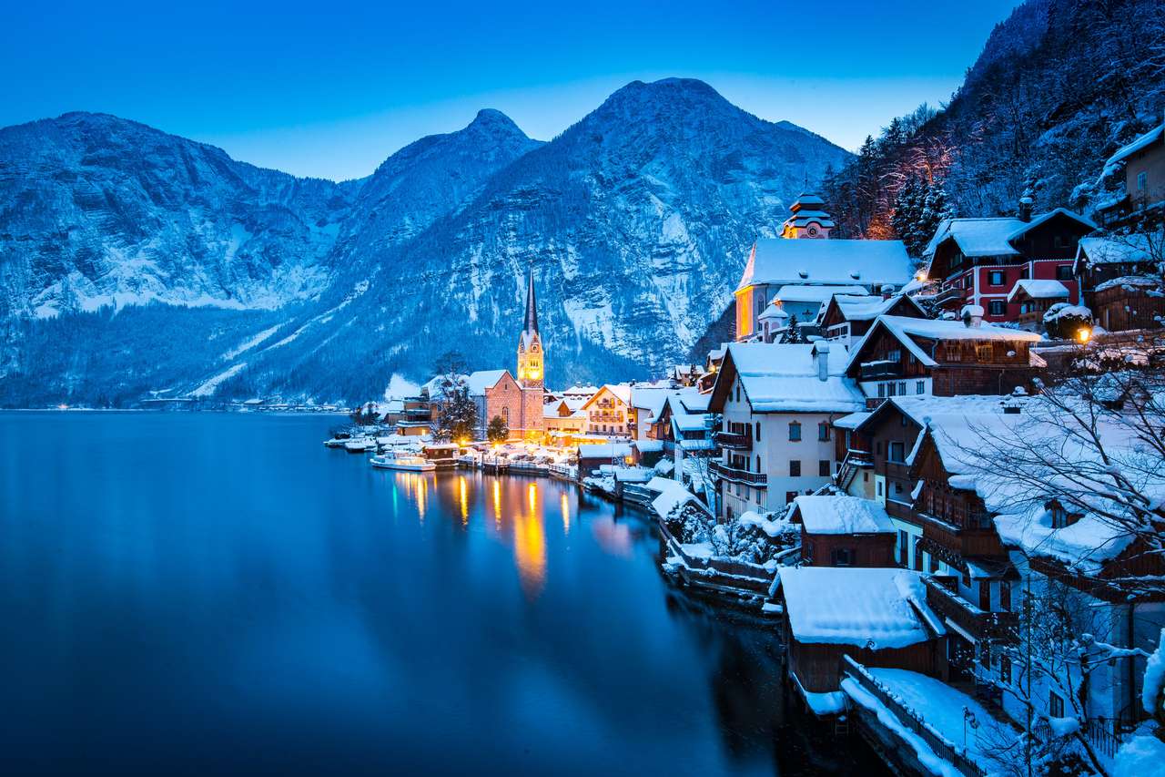 Miasto nad jeziorem Hallstatt w Alpach, Austria puzzle online ze zdjęcia
