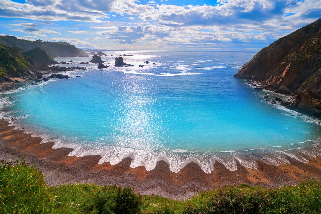 Playa del Silencio w Cudillero Asturias z Hiszpanii puzzle online