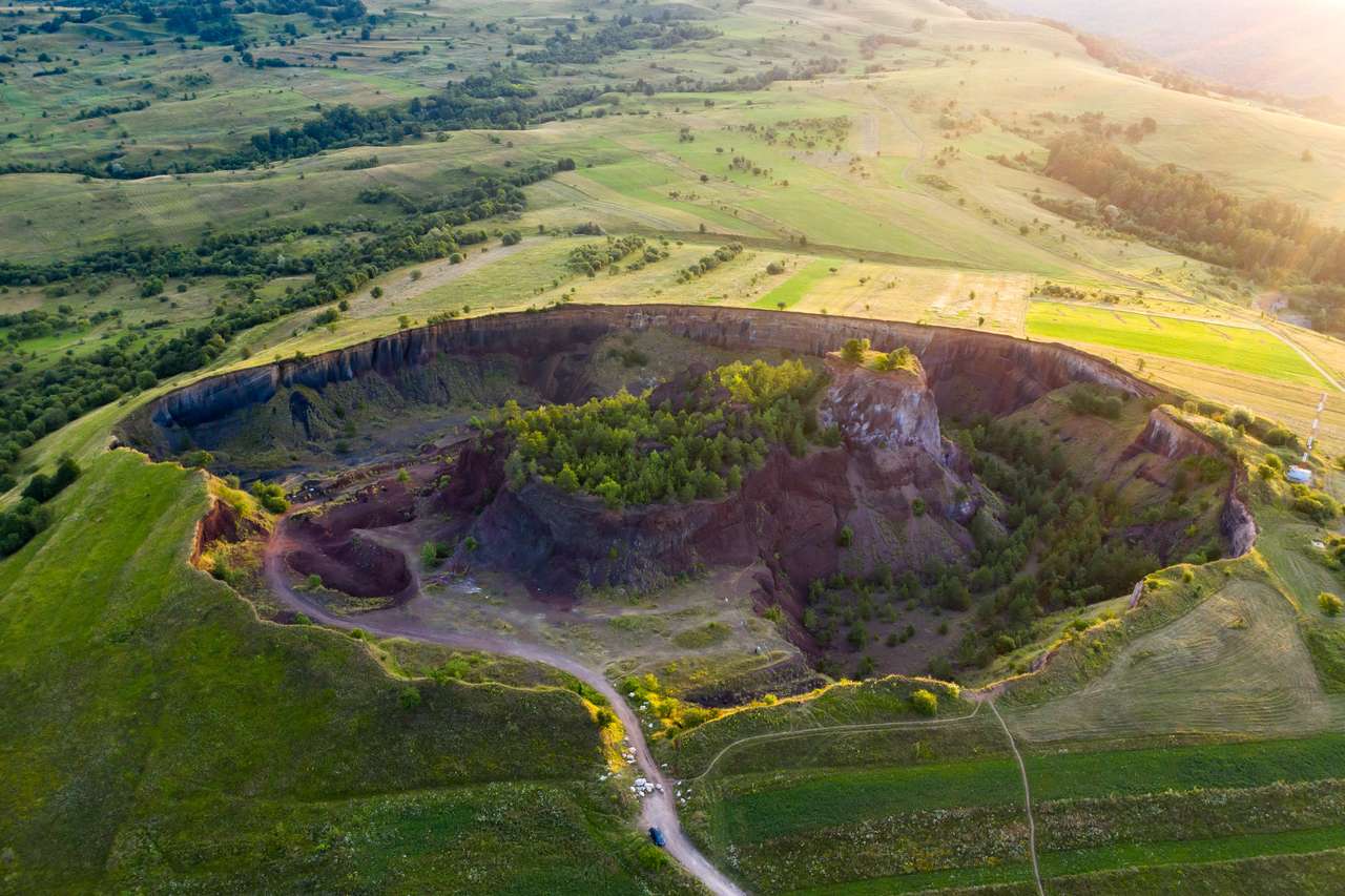 Krater wulkaniczny Racos, okręg Brasov, Rumunia puzzle online