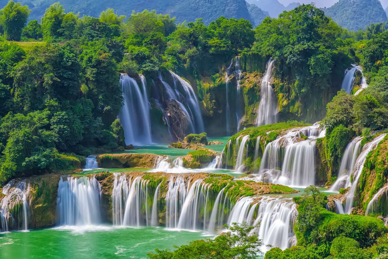 krajobrazowy widok na wodospad Detian puzzle online ze zdjęcia