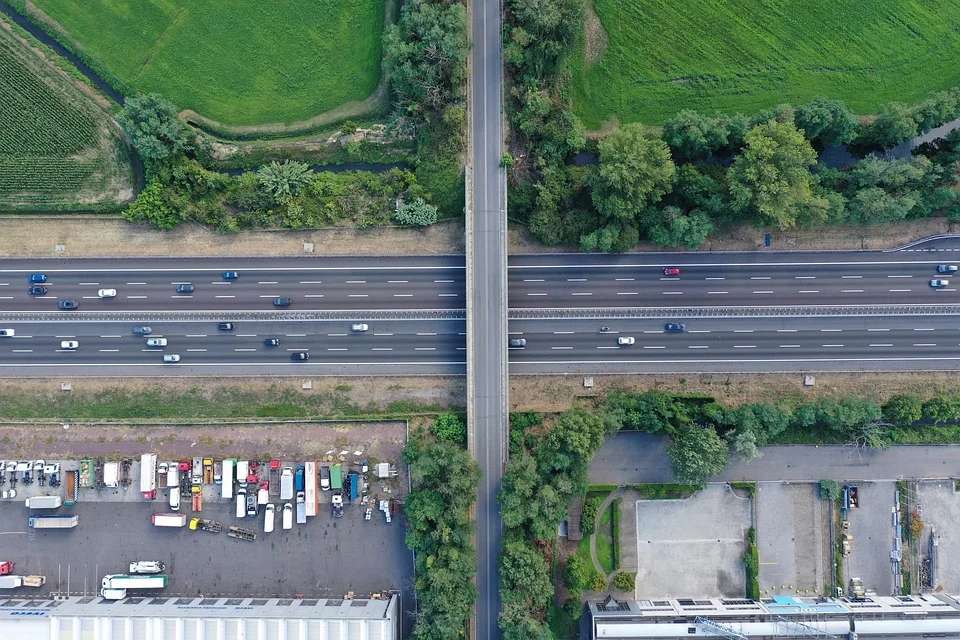 Widok z drona na autostrade puzzle online