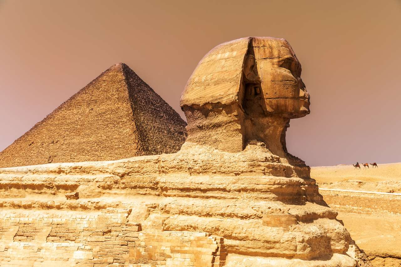 Wielki Sfinks i Piramida Cheopsa w Gizie w Egipcie. puzzle online ze zdjęcia