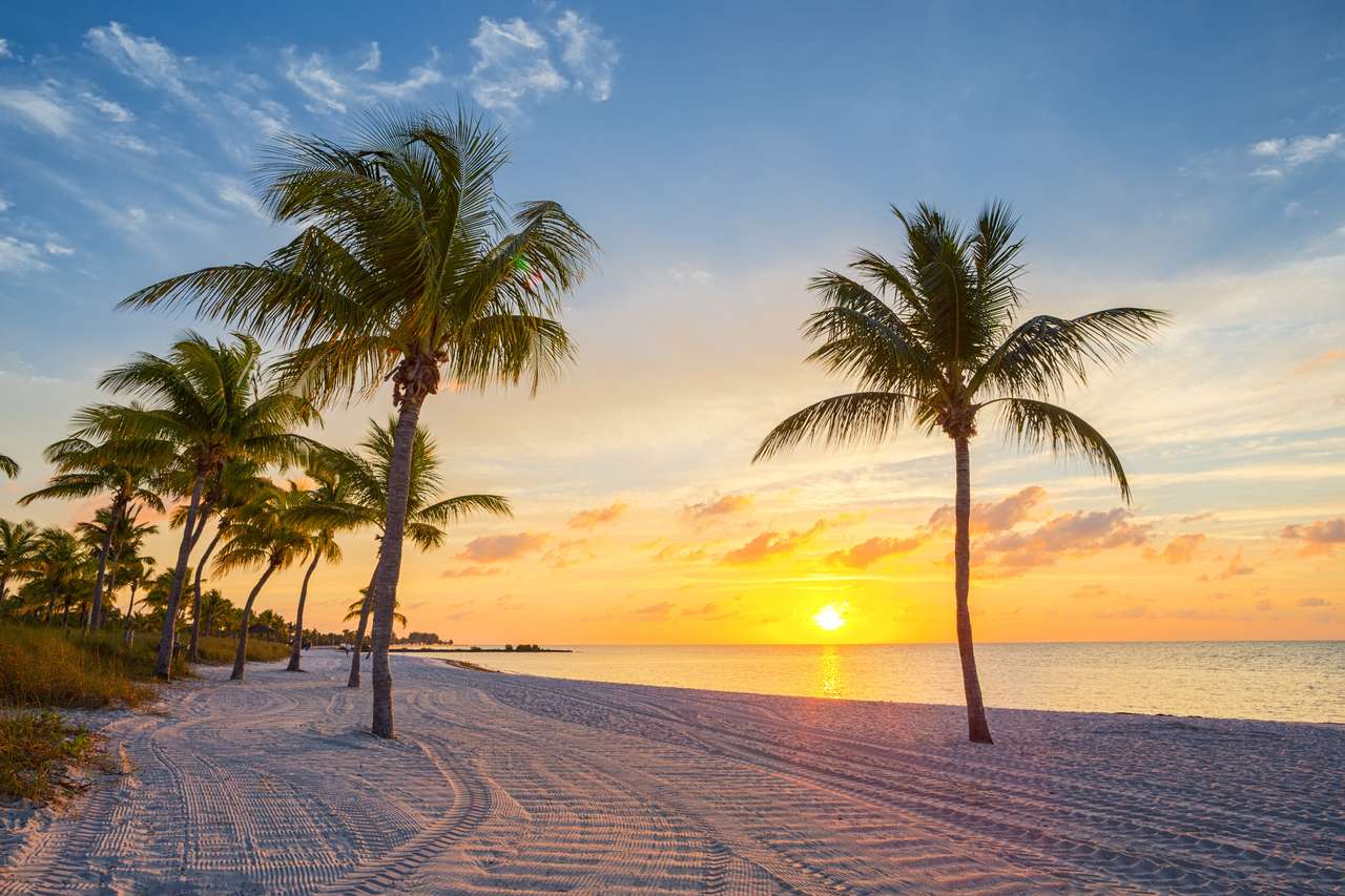 Wschód słońca na plaży Smathers - Key West na Florydzie puzzle online