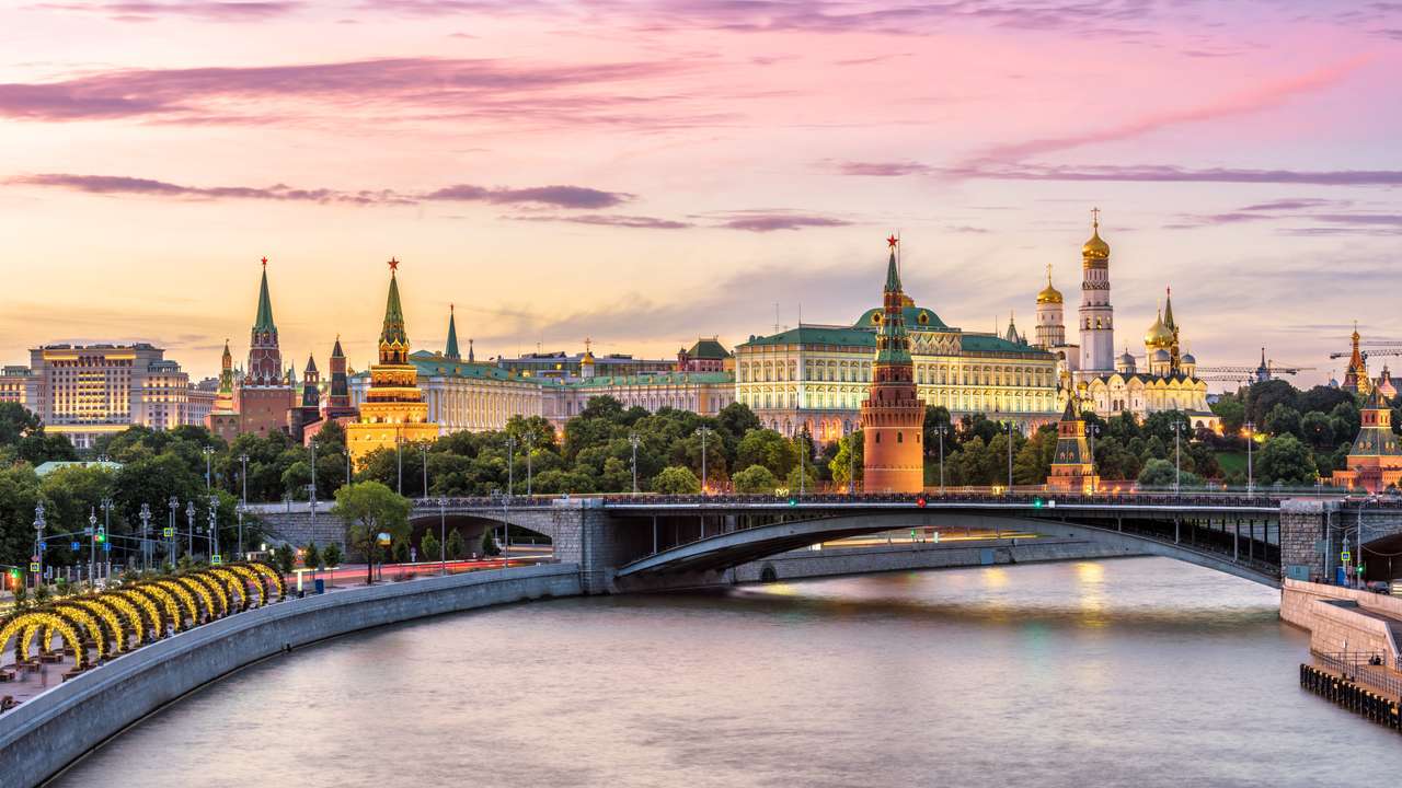Kreml moskiewski nad rzeką Moskwą, Rosja puzzle online ze zdjęcia