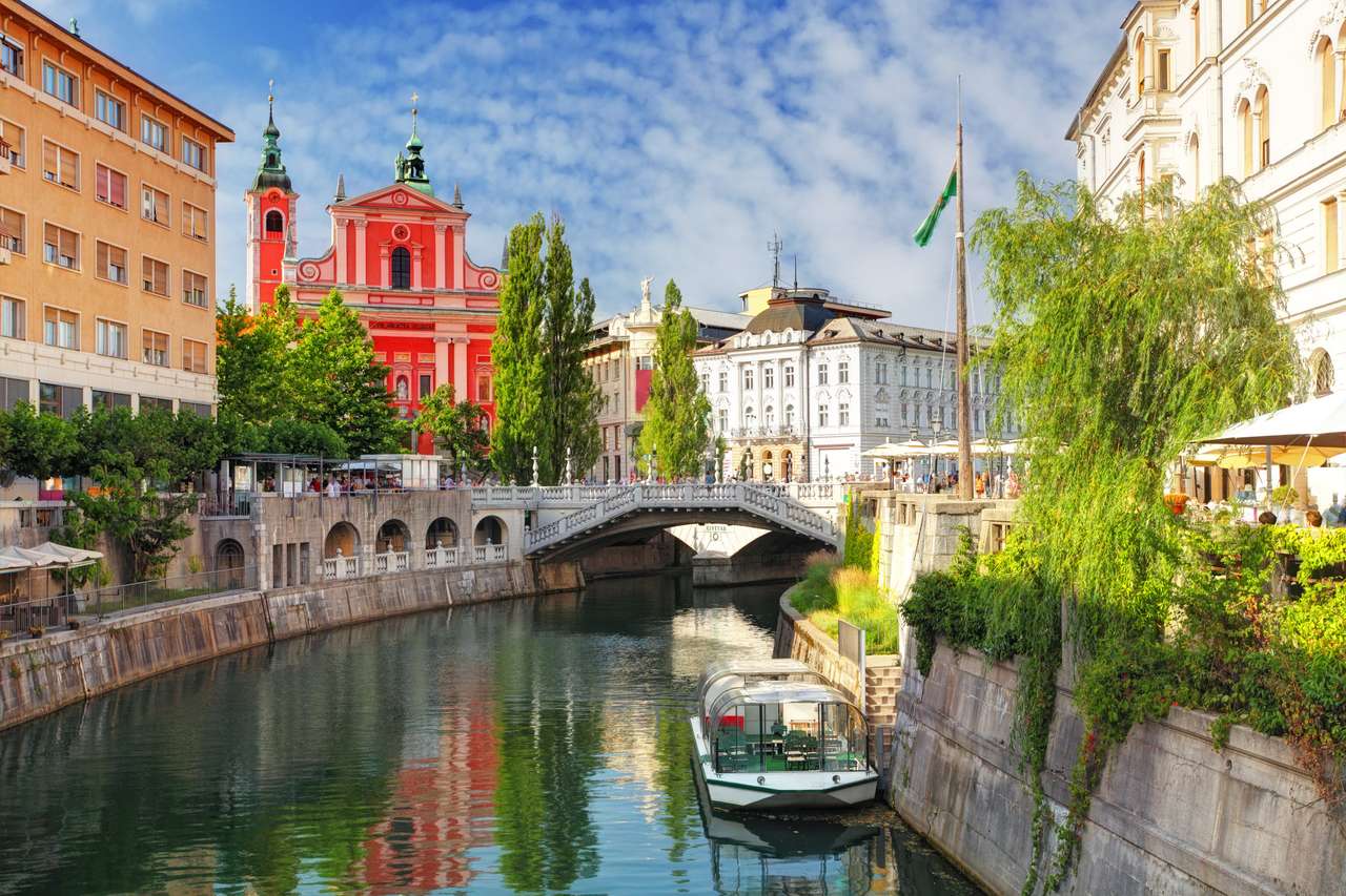Lublana - Słowenia Kościół i rzeka Lublana puzzle online
