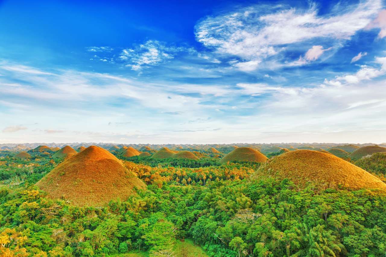 Widok na czekoladowe wzgórza. Bohol, Filipiny puzzle online