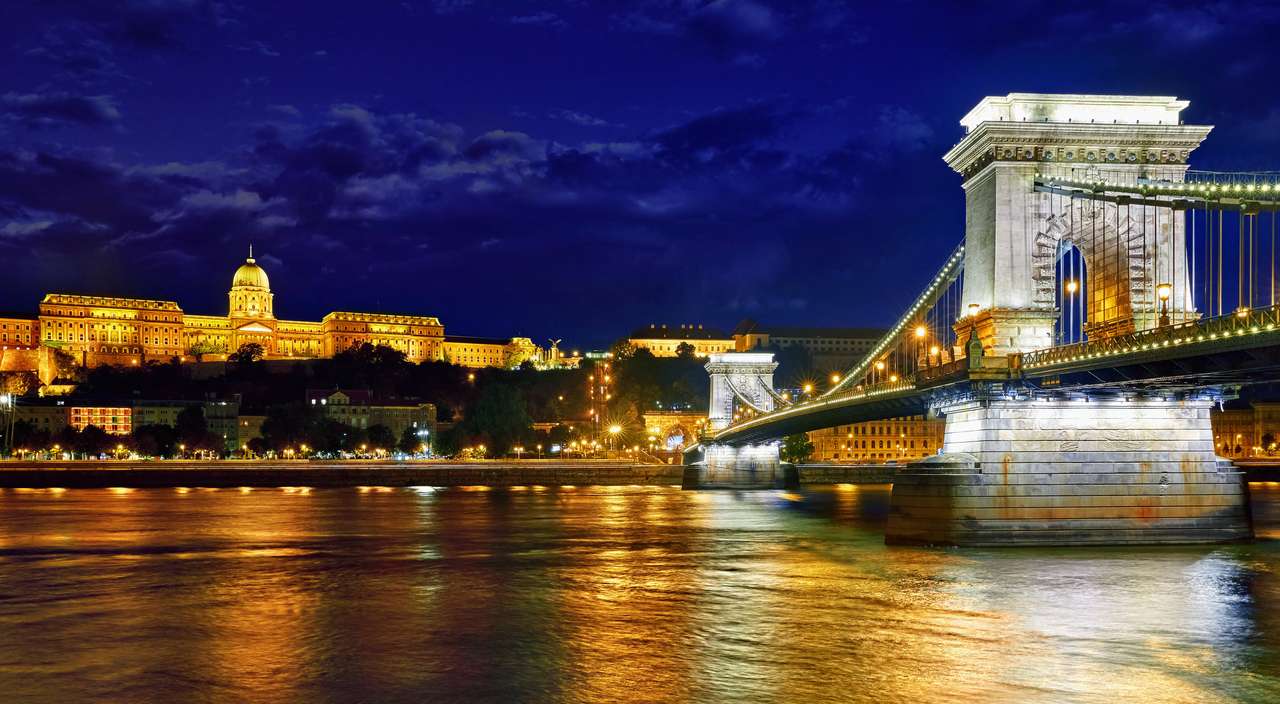 Pałac Królewski i Most Łańcuchowy w Budapeszcie w nocy puzzle online