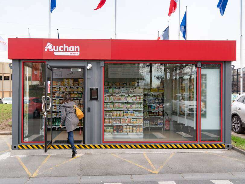 Magazyn Auchan puzzle online ze zdjęcia