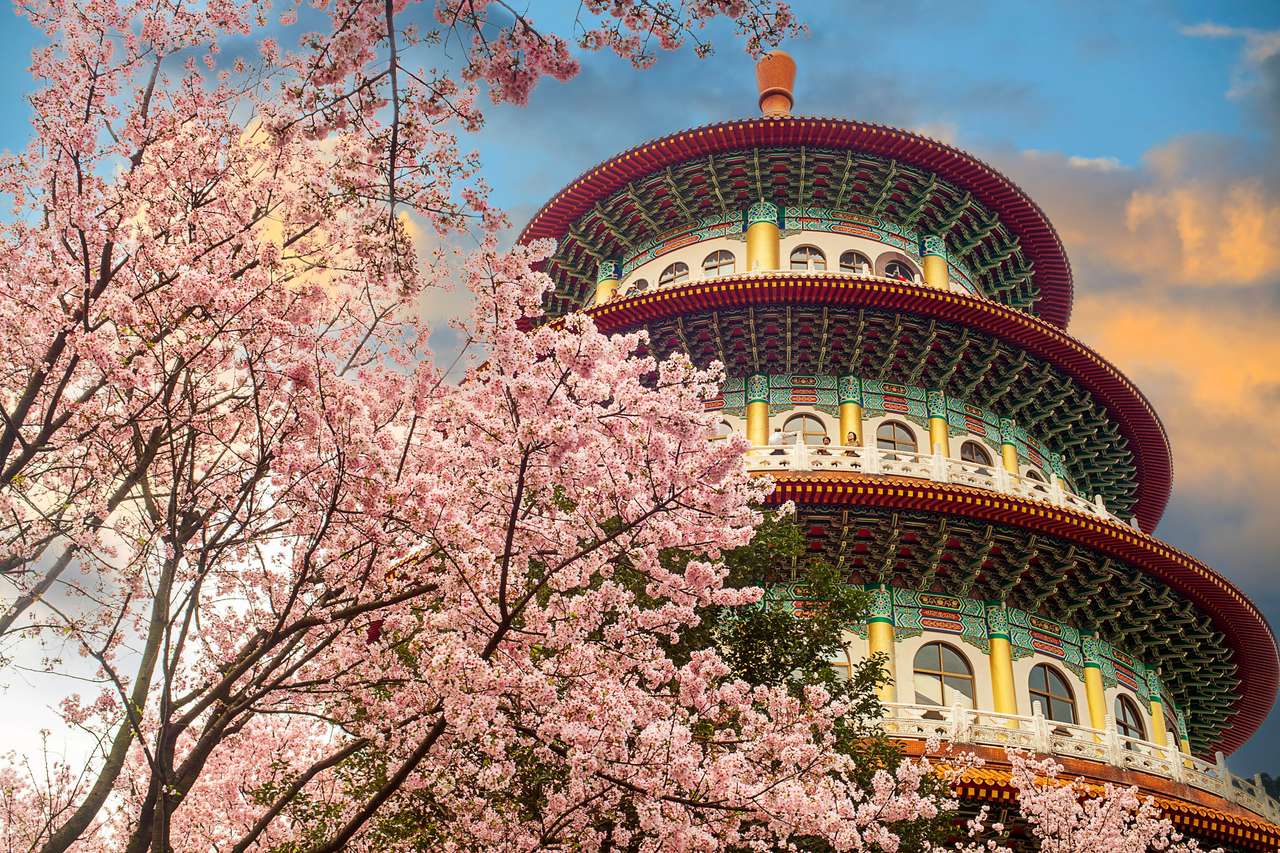 Kwiat wiśni Sakura w świątyni Tianyuan puzzle online