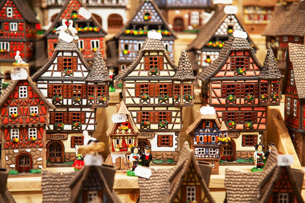 Tradycyjne alzackie domy na jarmarku bożonarodzeniowym puzzle online