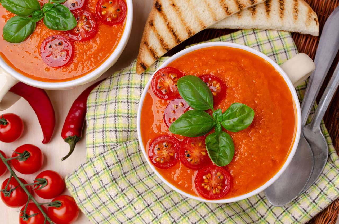 Domowa zupa z czerwonej śmietany warzywnej puzzle online ze zdjęcia