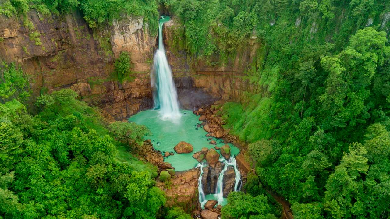 Wodospad Cikaso, Indonezja puzzle online ze zdjęcia