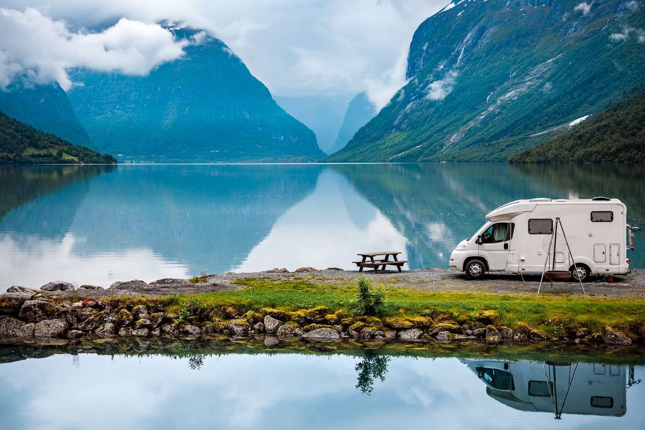 Samochód kempingowy Wakacje w Norwegii puzzle online