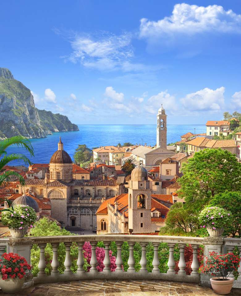 Widok na miasto i morze z balkonu puzzle online