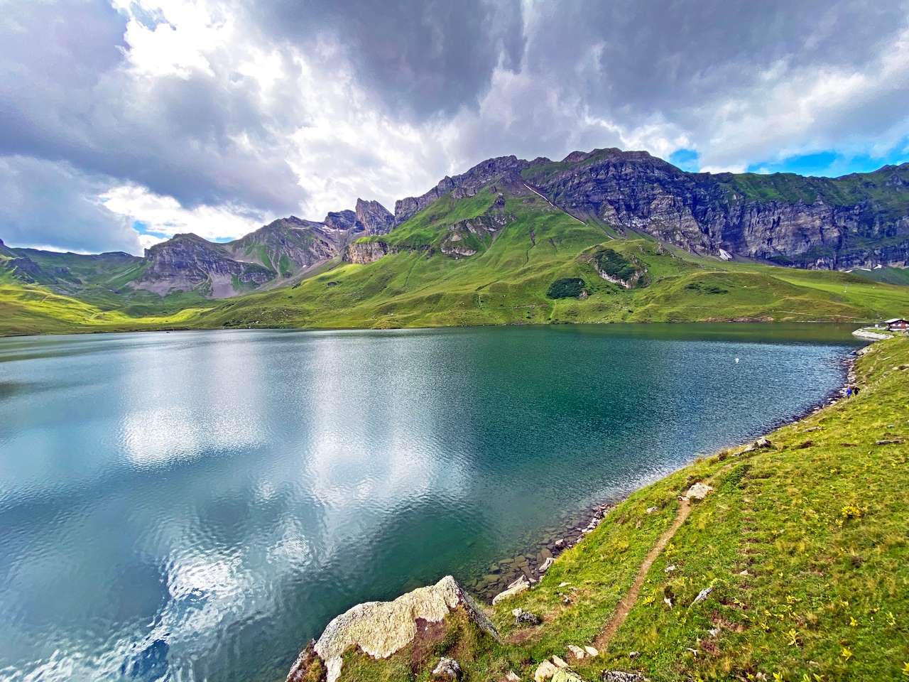 Alpejskie jezioro Melchsee puzzle online