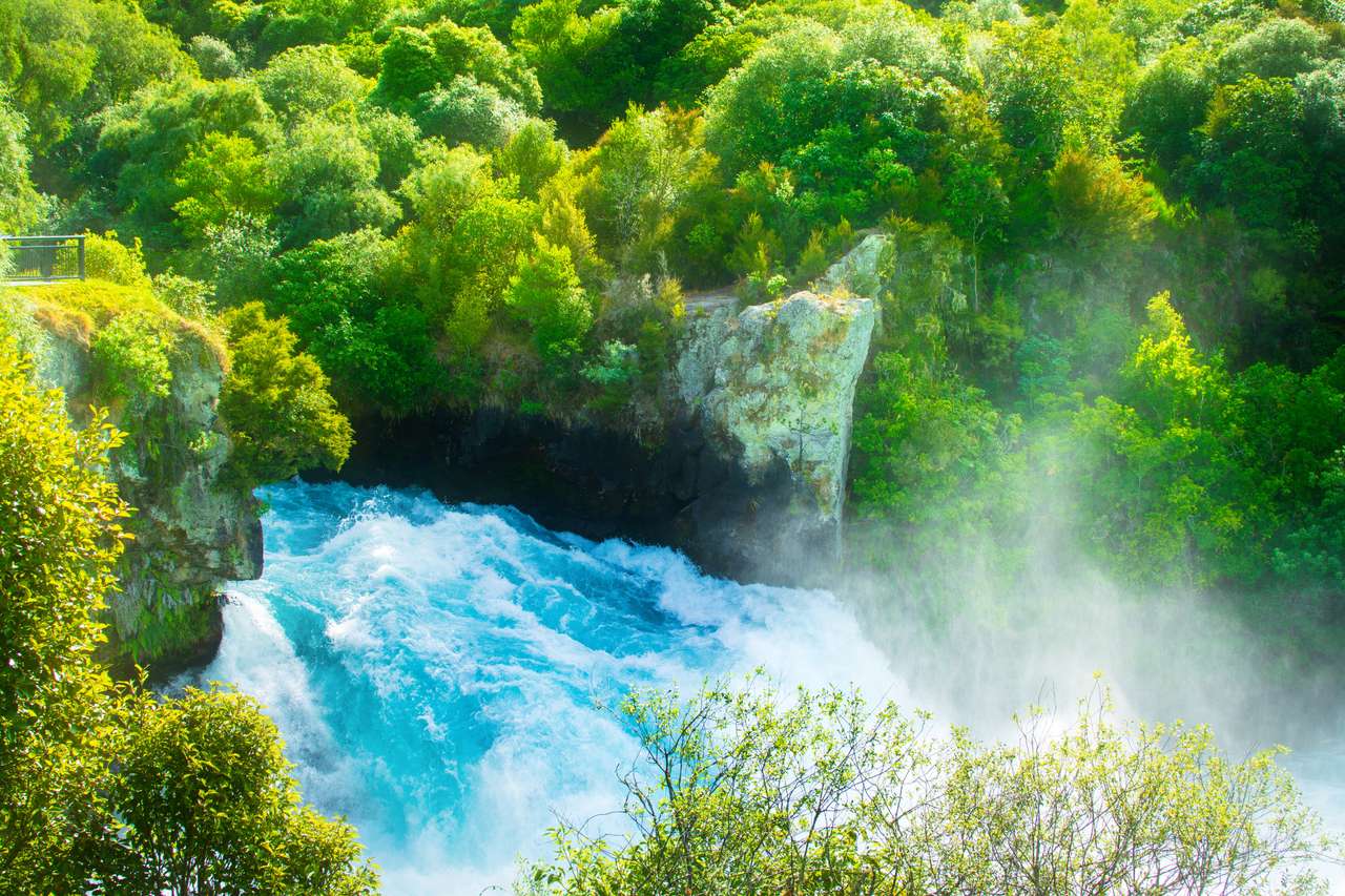 Pełna moc wodospadów Huka puzzle online ze zdjęcia