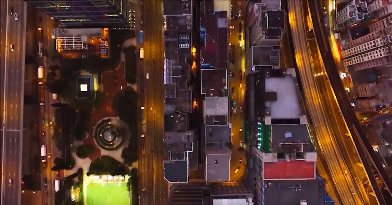 Ruchliwa ulica w mieście puzzle online ze zdjęcia