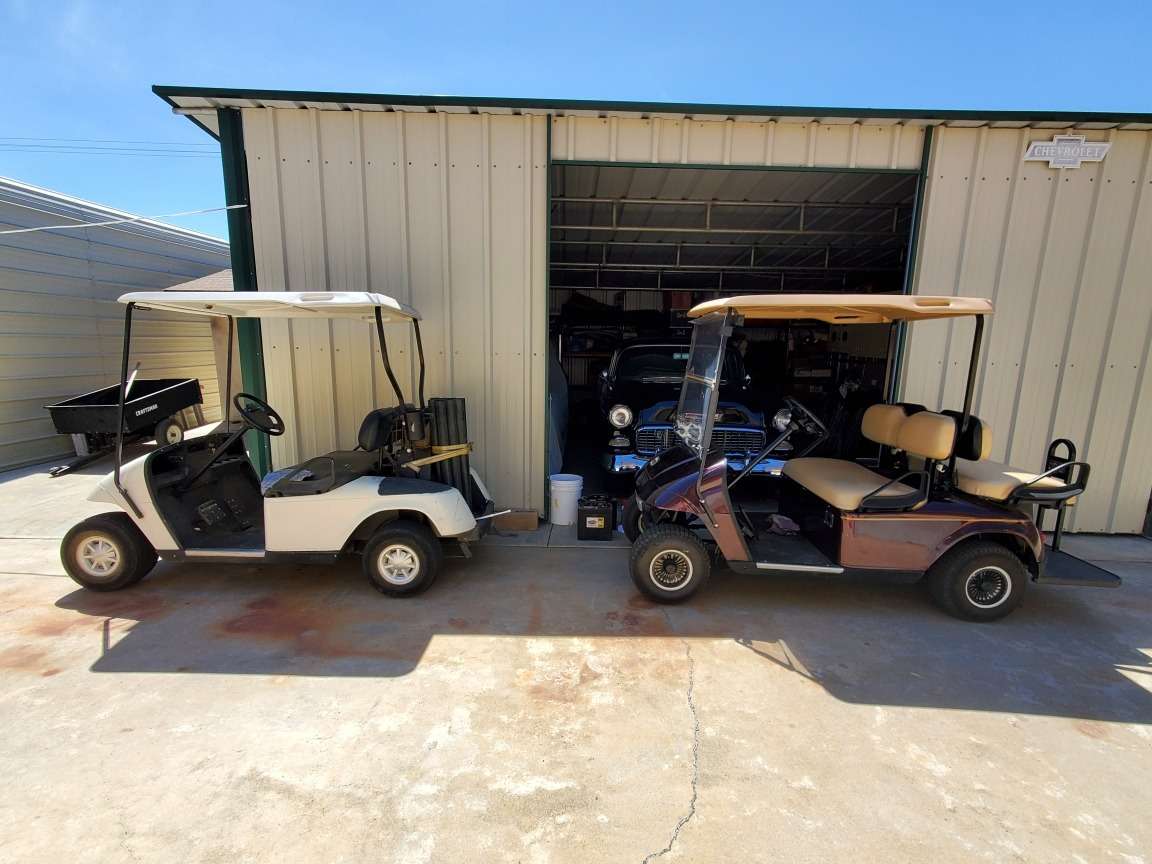 dwa wózki golfowe puzzle online ze zdjęcia