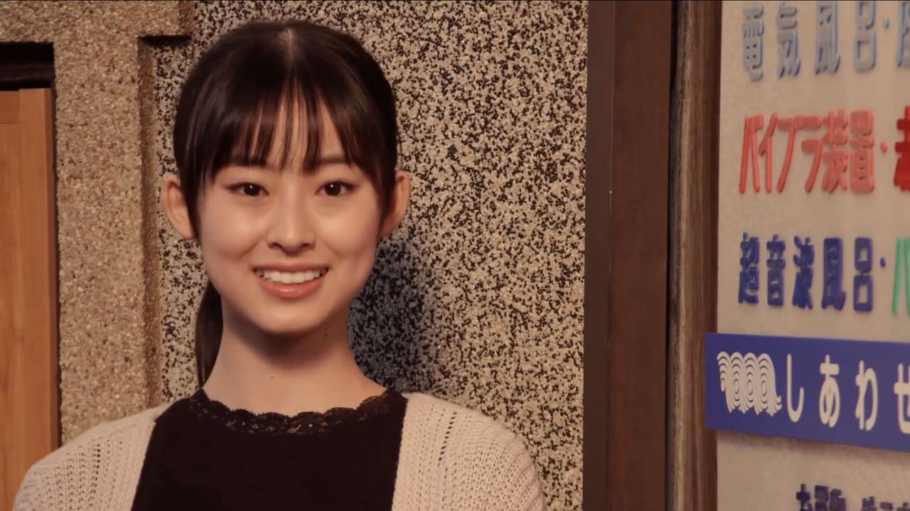 Sakura Igarashi uśmiechnięta puzzle online ze zdjęcia