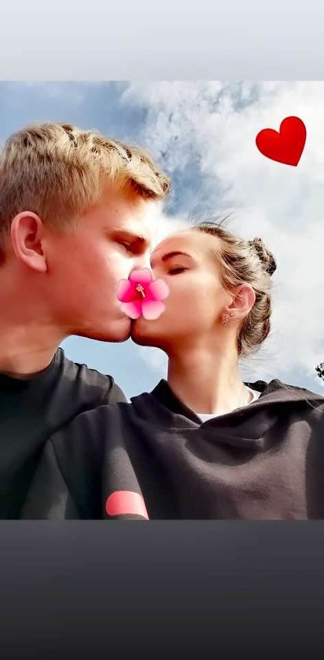 Miłość i pierwszy pocałunek puzzle online ze zdjęcia