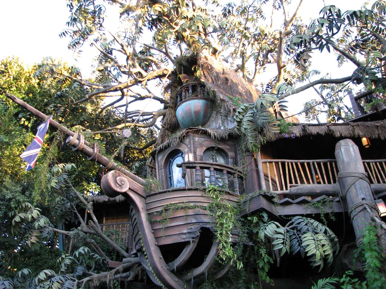 Robinson szwajcarski domek na drzewie w Disney puzzle