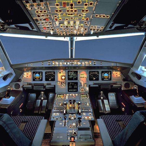 Samolot w kokpicie puzzle online