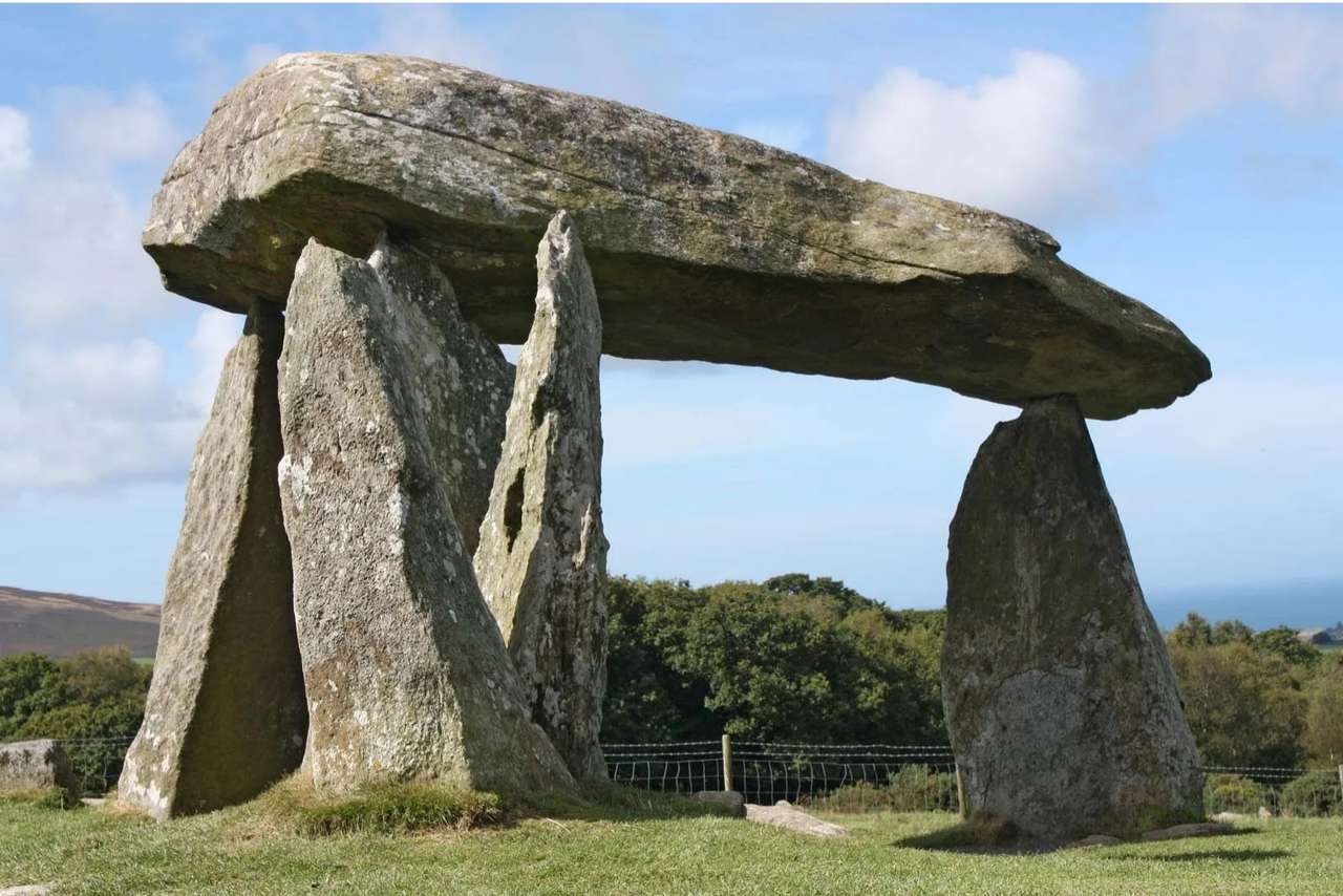 dolmen praaksara puzzle online ze zdjęcia