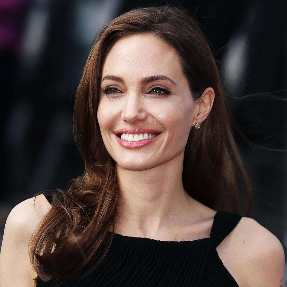 Angeliny Jolie puzzle online ze zdjęcia