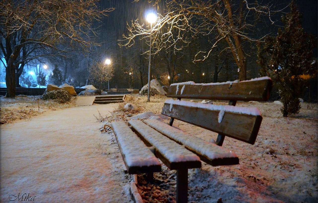 Zimowa ławka nocna puzzle online ze zdjęcia