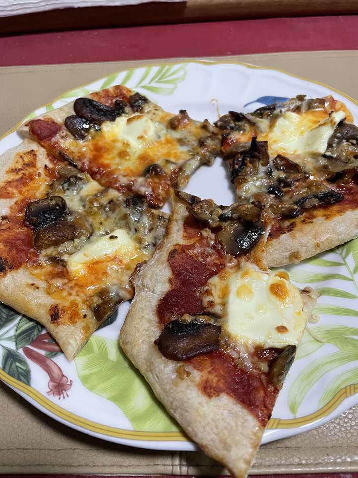 Pizza na obiad puzzle online ze zdjęcia