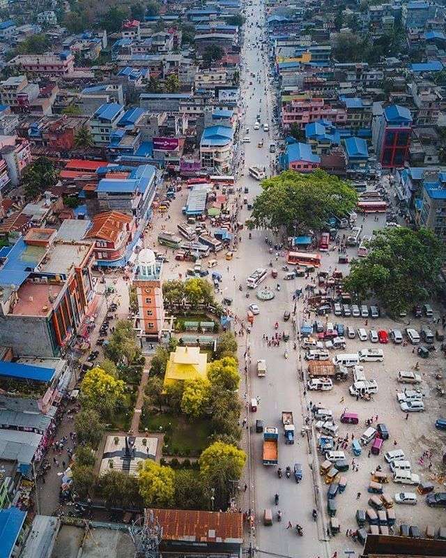 Widok z drona na piękne wschodnie miasto Dharahara puzzle online ze zdjęcia