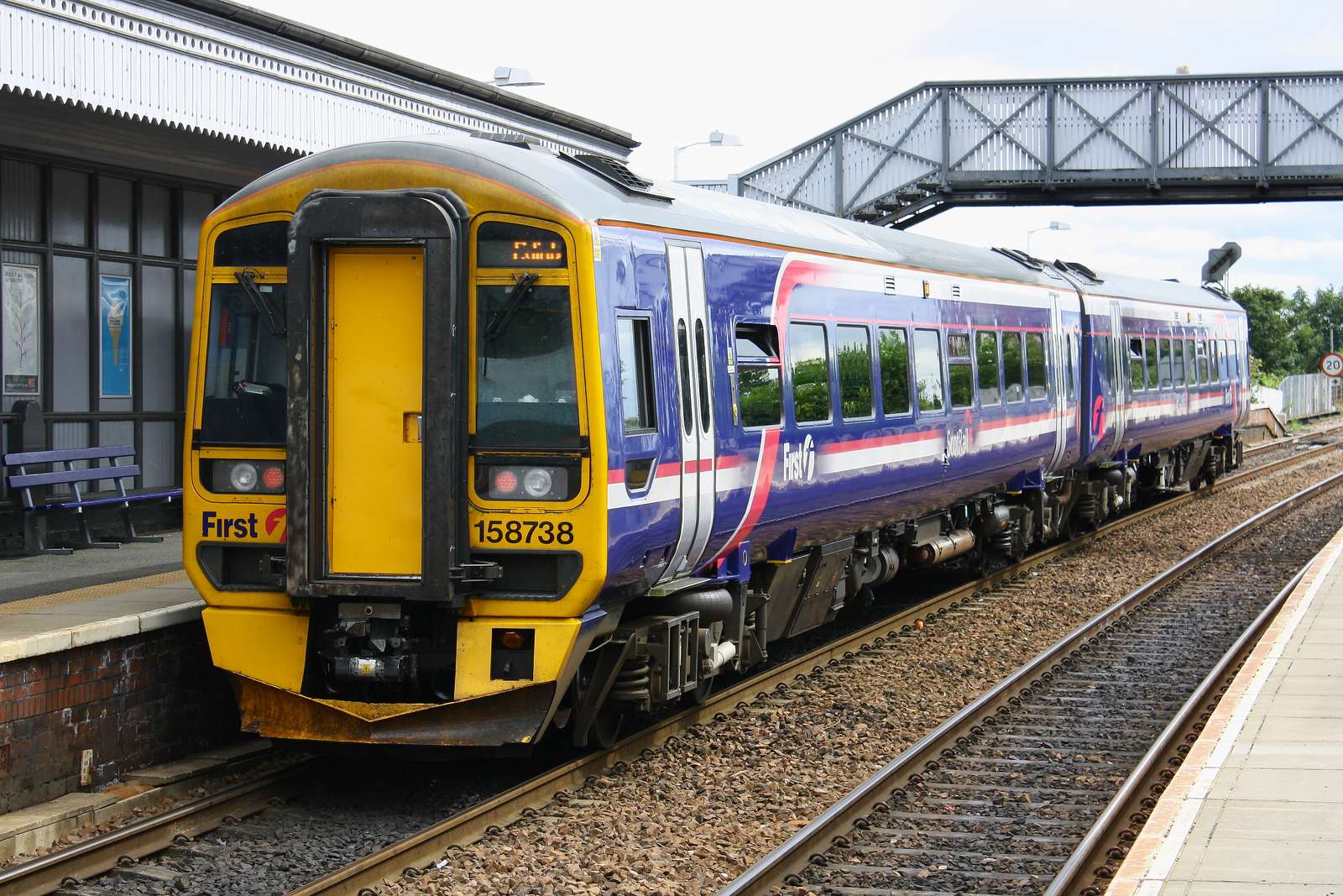 Pociąg Scotrail puzzle online ze zdjęcia