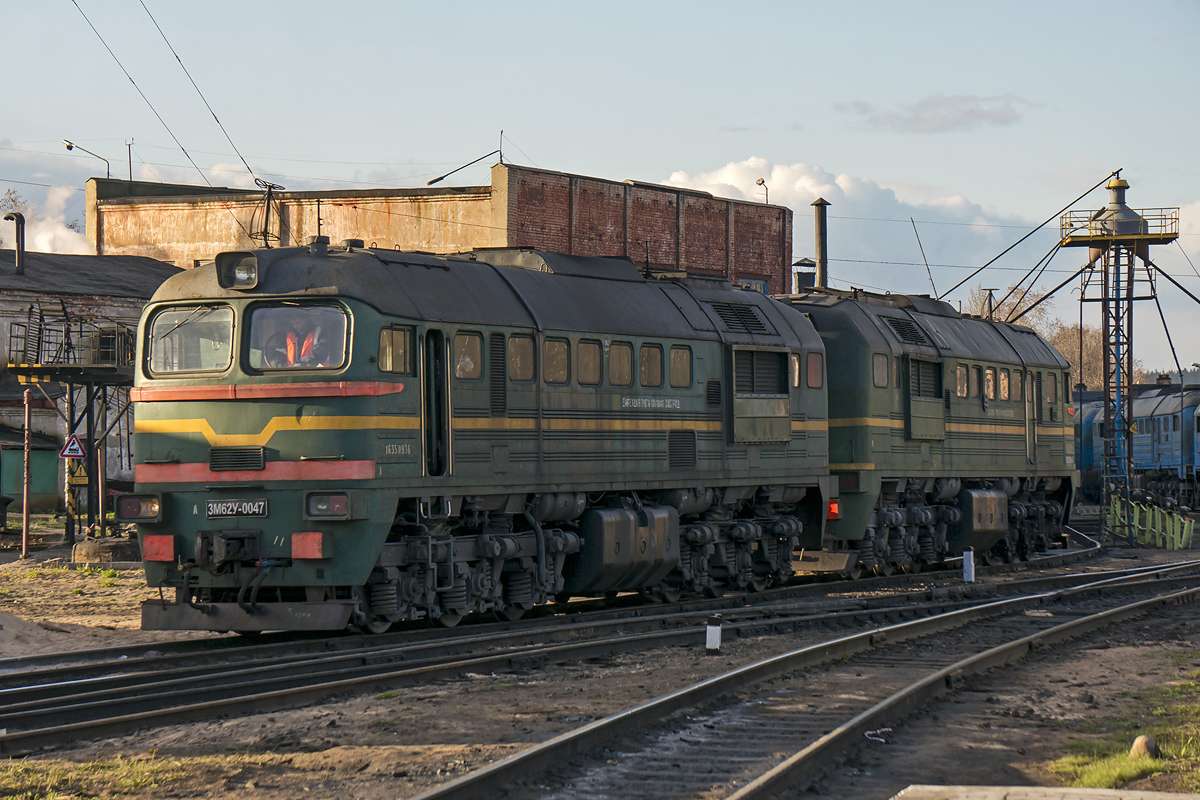 lokomotywa w zajezdni puzzle online