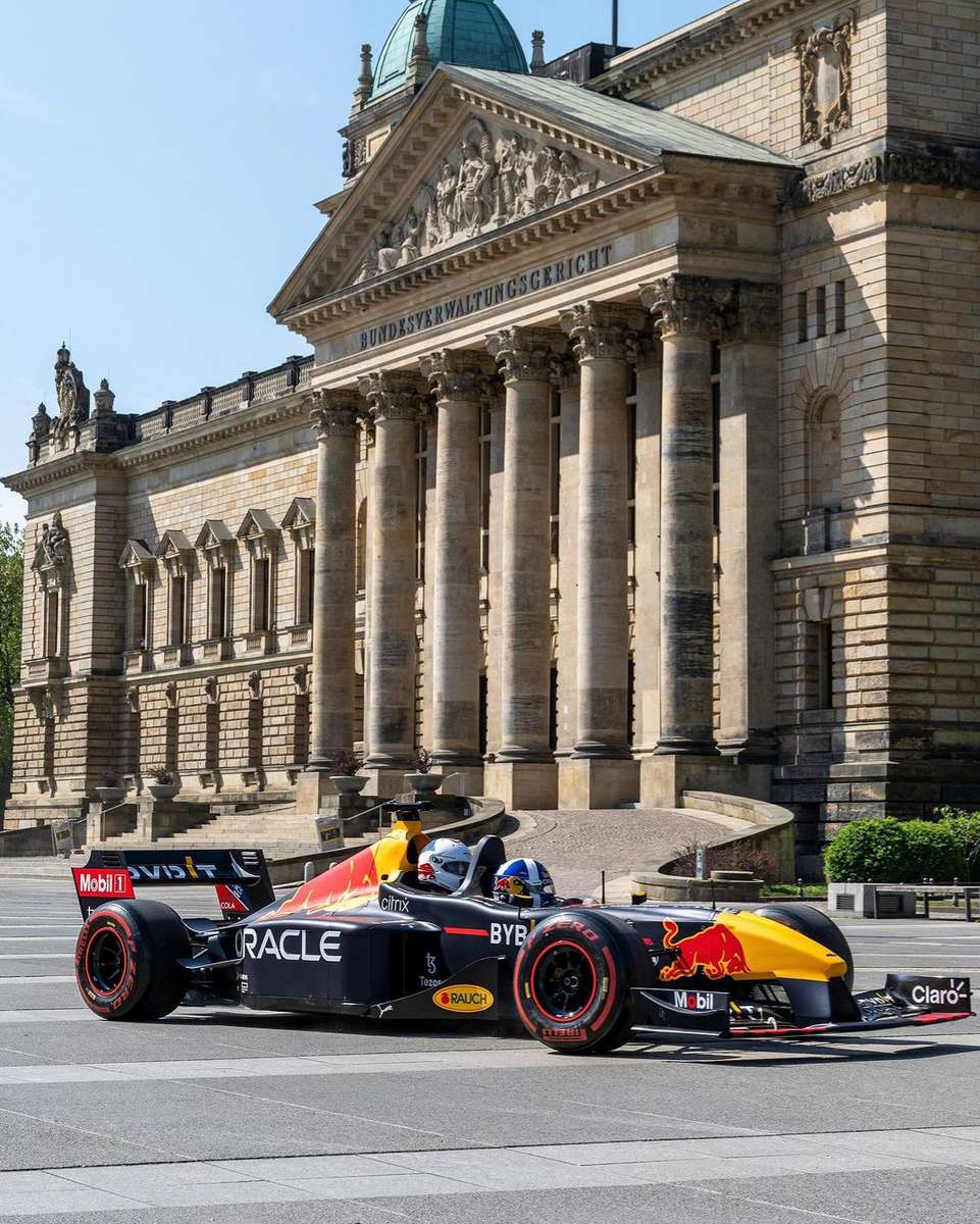 Samochód Formuły 1 puzzle online ze zdjęcia