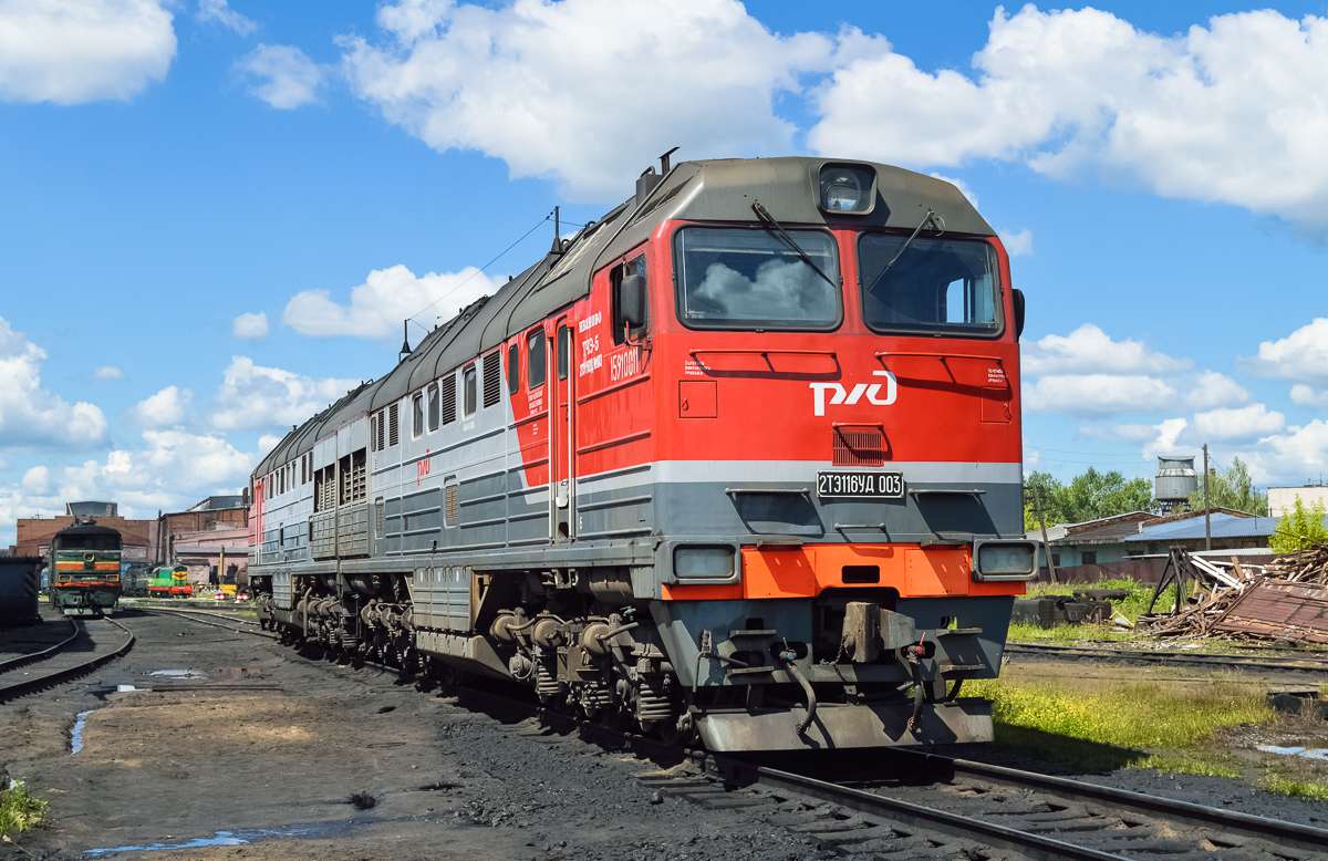 lokomotywa 2TE116 UD-003 puzzle online ze zdjęcia