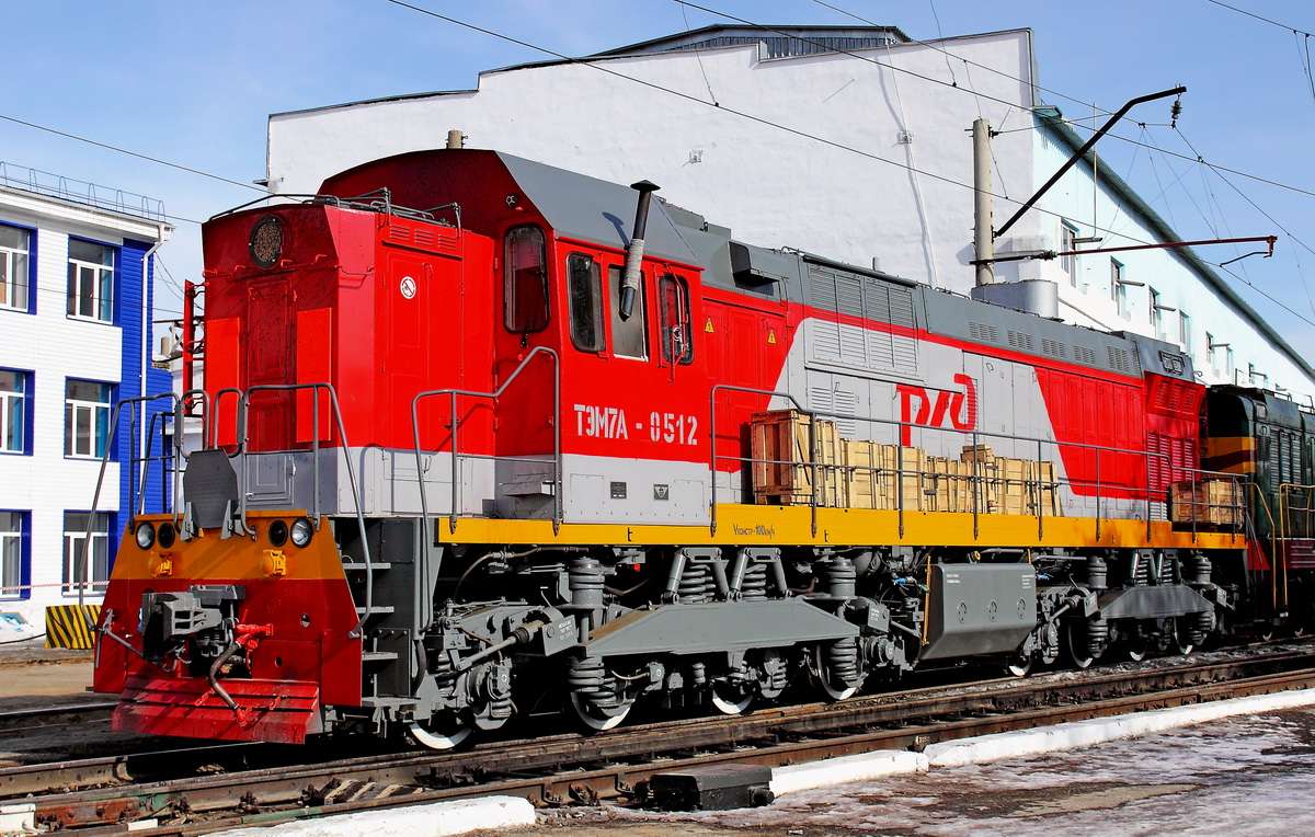 lokomotywa spalinowa TEM7A-0512 puzzle online ze zdjęcia