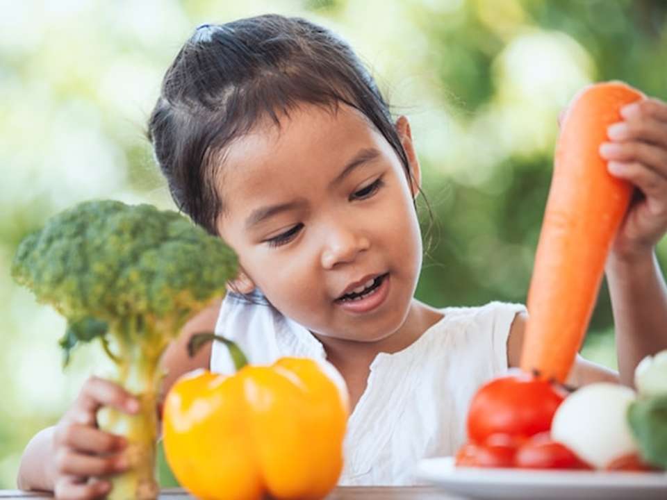 Dzieciak uwielbia warzywa puzzle online ze zdjęcia