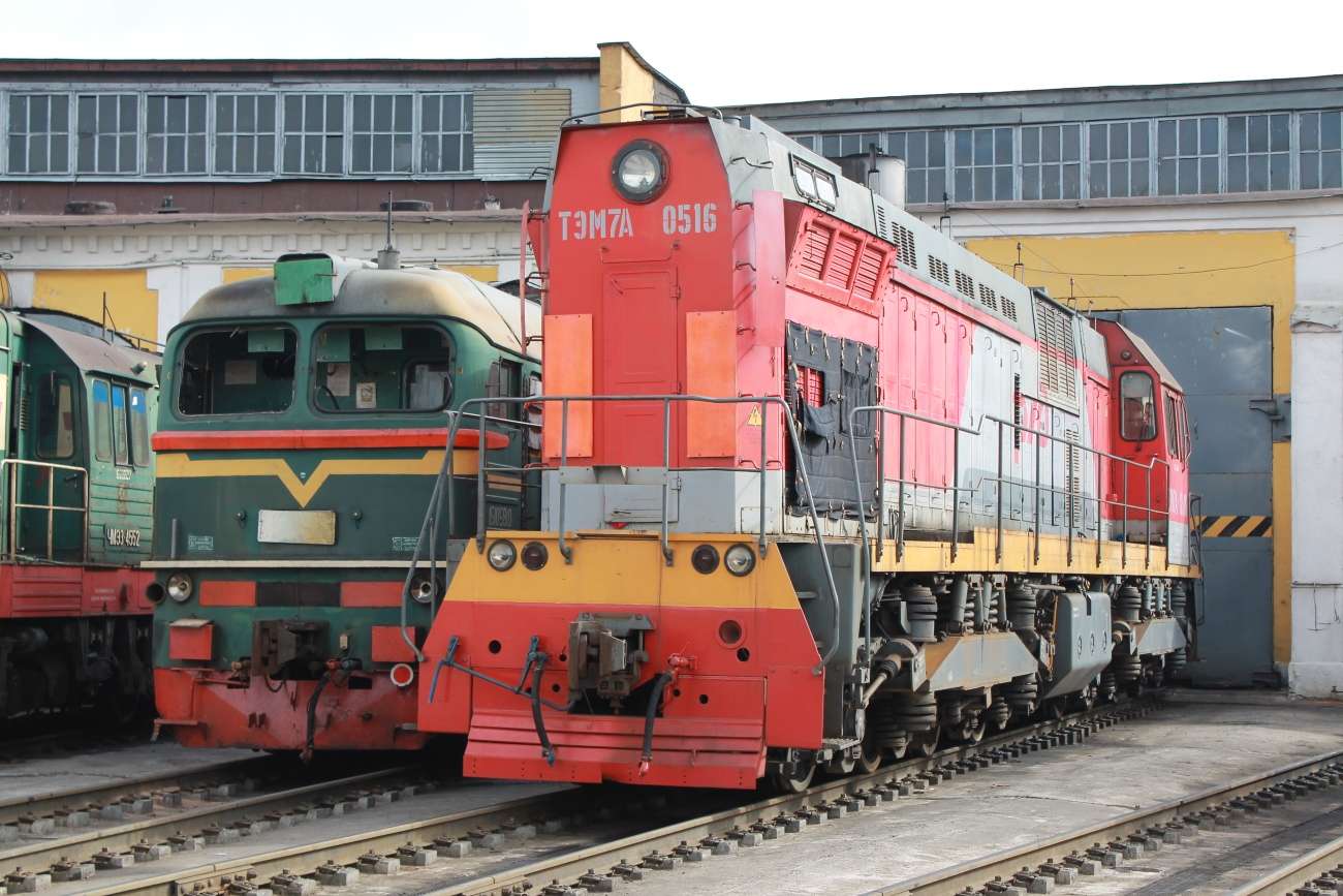 lokomotywa spalinowa TEM 7 A puzzle online ze zdjęcia