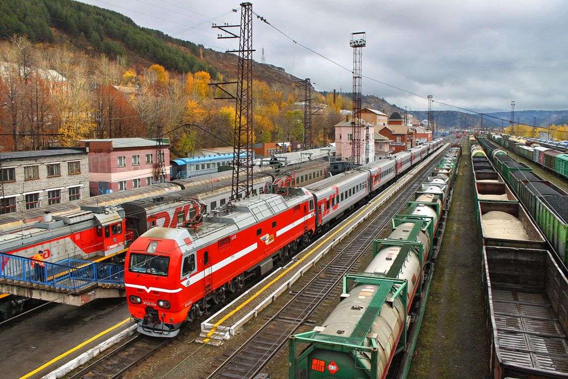 Stacja kolejowa Kolei Rosyjskich puzzle online ze zdjęcia