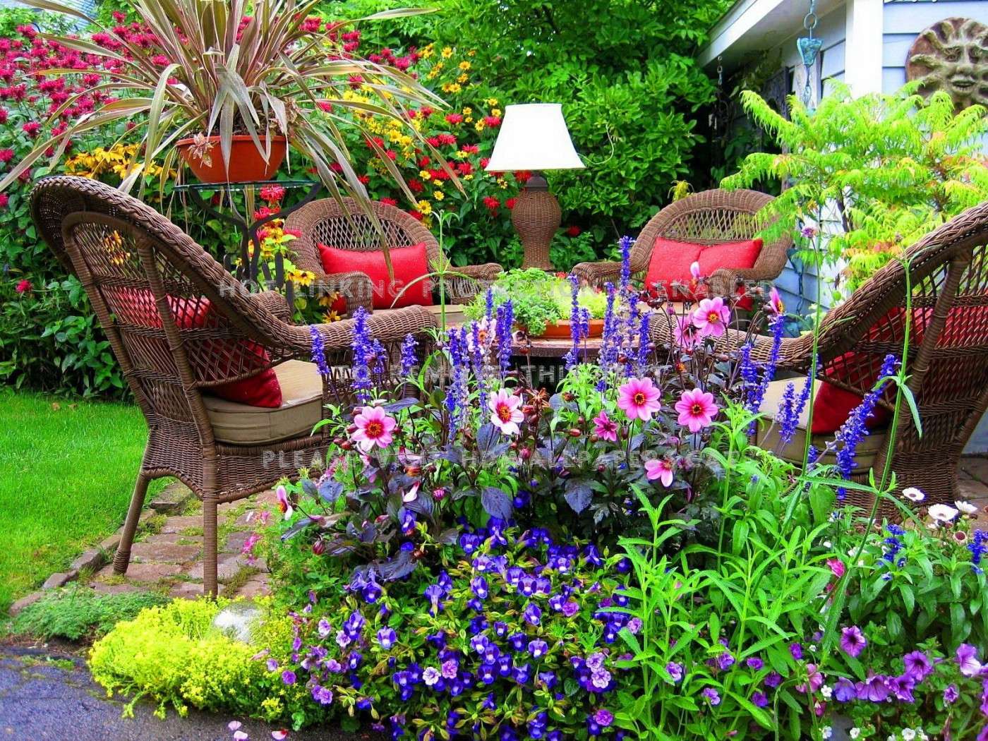Czas na patio z kwiatami puzzle online ze zdjęcia