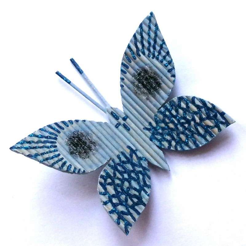 motyl zbudowany z patyków puzzle online ze zdjęcia
