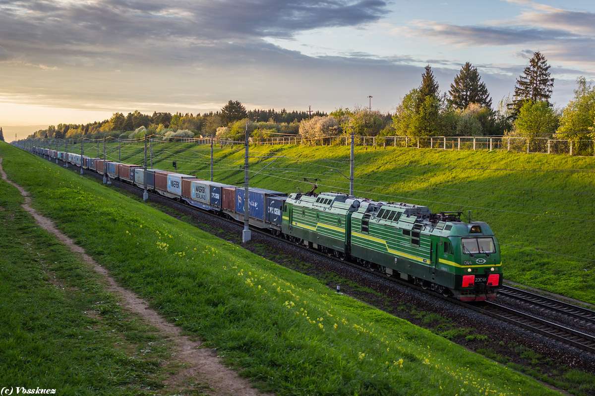 lokomotywa elektryczna 2ES4K puzzle online ze zdjęcia
