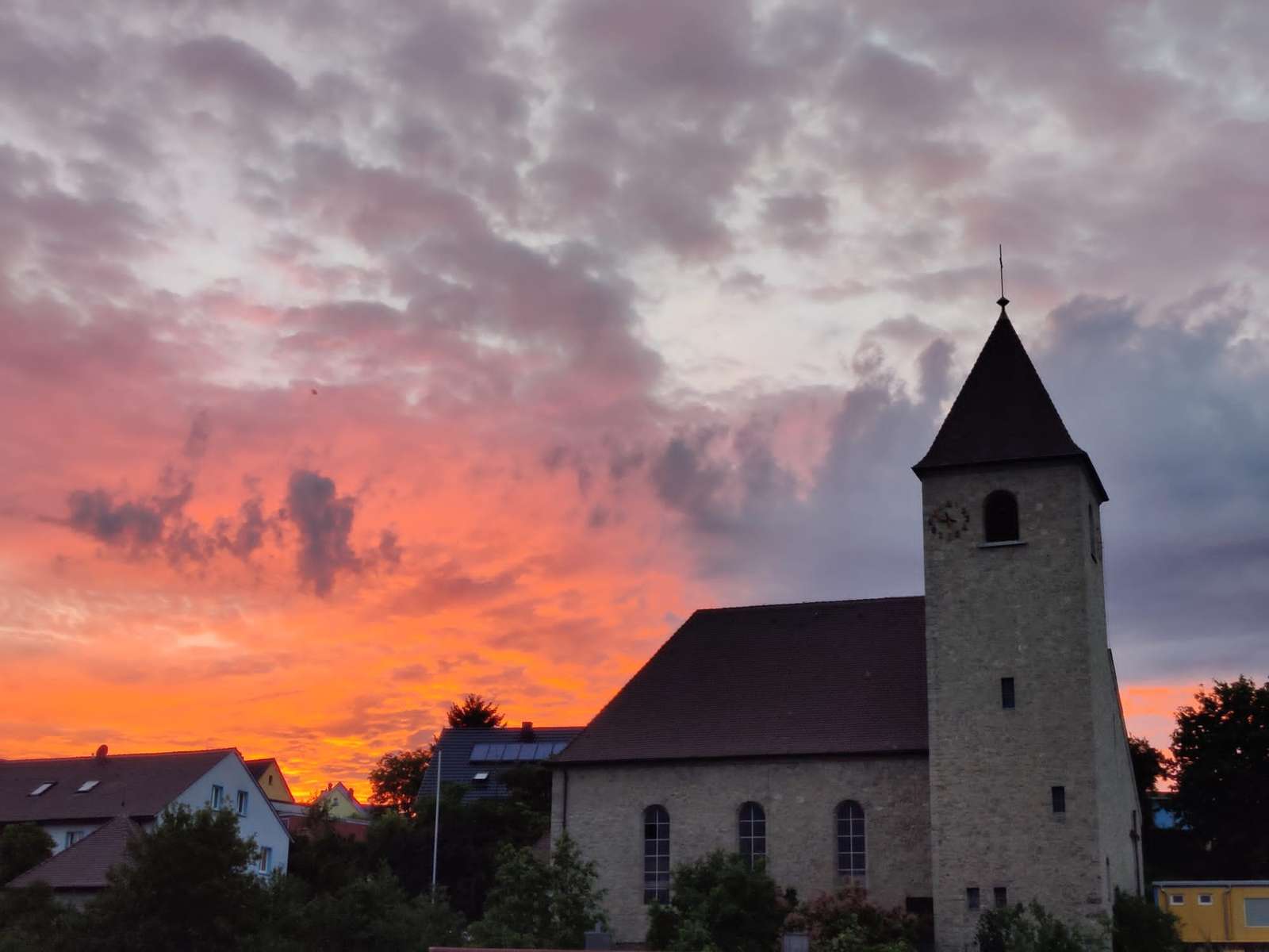 Zachód słońca za Kościołem Chrystusowym puzzle online ze zdjęcia