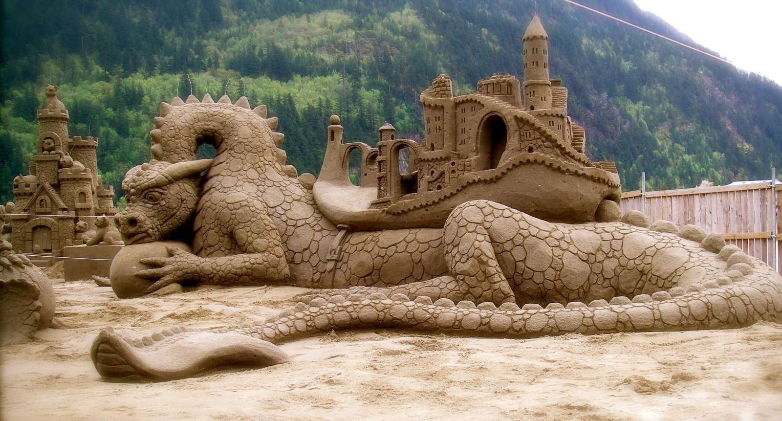 Zwycięzca rzeźby w piasku puzzle online ze zdjęcia