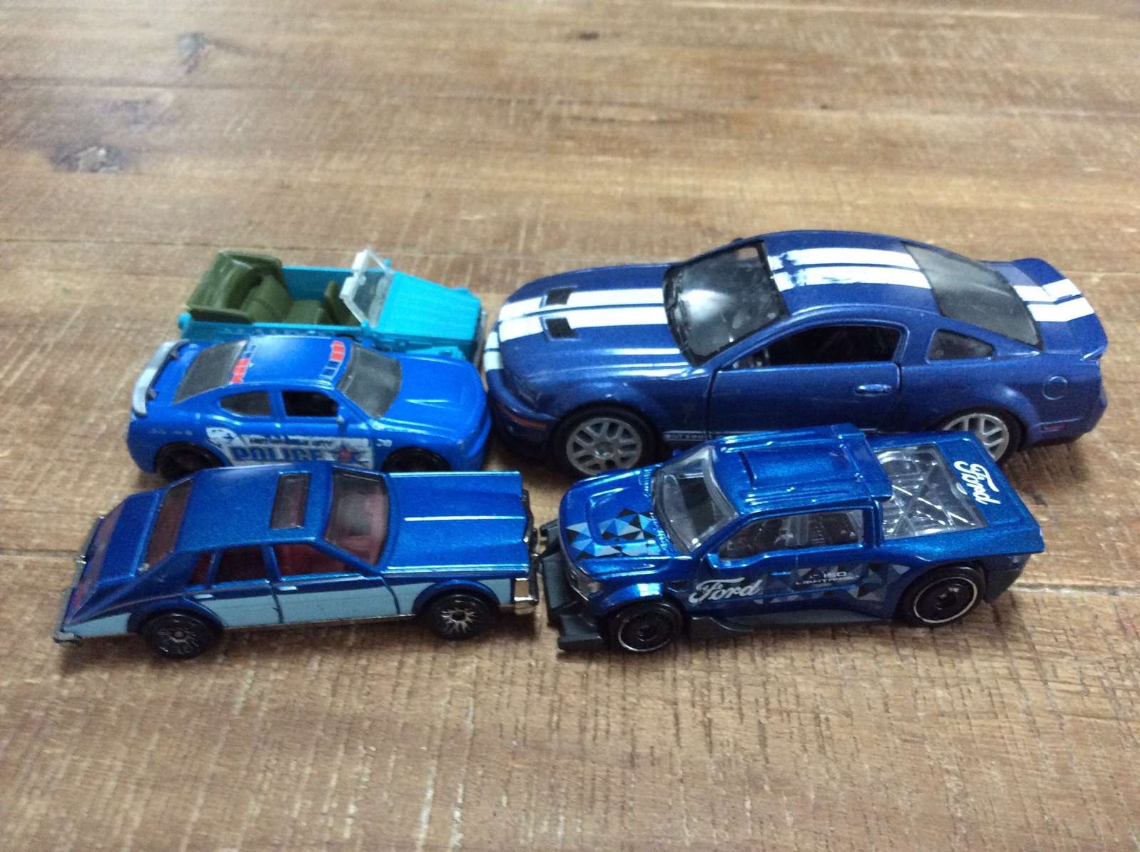 Niebieskie samochody puzzle online ze zdjęcia